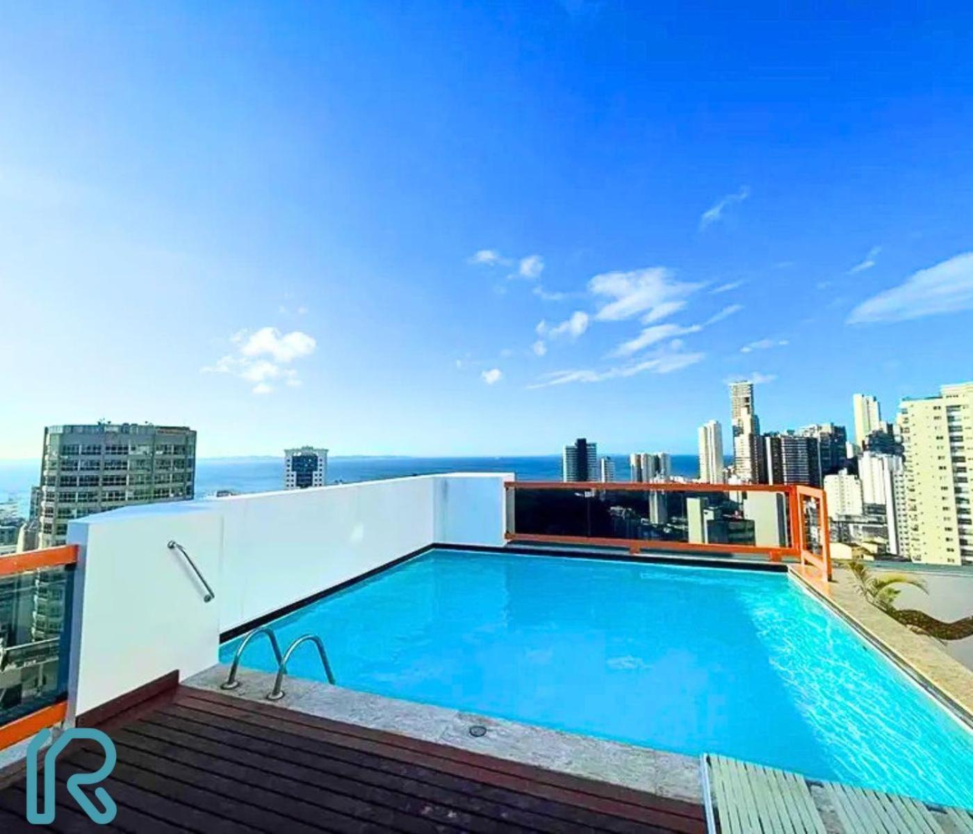 Lindo Vista Mar Completo Com Piscina No Rooftop Do Edf, Proximo Ao Porto Da Barra 萨尔瓦多